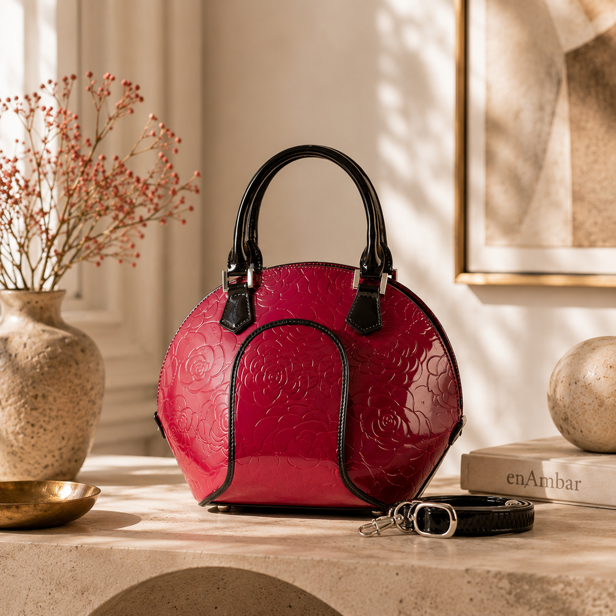 Svetlana leather handbag in red, close-up